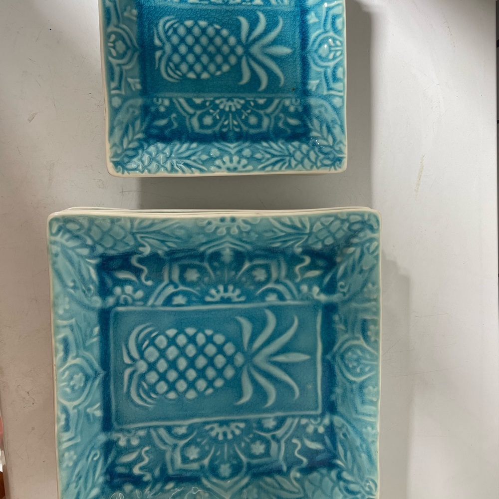 Ceramic dinner plates, aqua blue with pineapples. 🍍